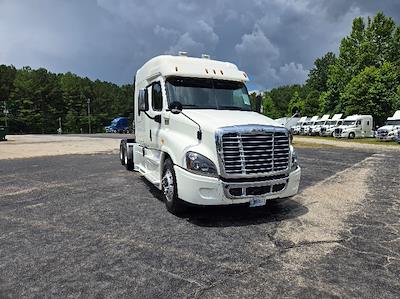 Used 2019 Freightliner Cascadia Detroit DD15AT Semi Truck with Sleeper Cab for sale #235050 - photo 1