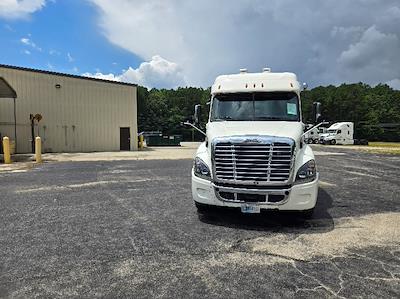 Used 2019 Freightliner Cascadia Detroit DD15AT Semi Truck with Sleeper Cab for sale #235050 - photo 2