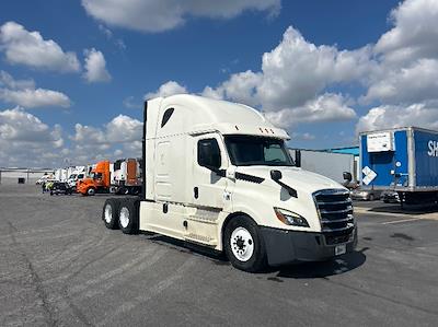 Used 2019 Freightliner Cascadia Detroit DD15AT Semi Truck with Sleeper Cab for sale #235144 - photo 1