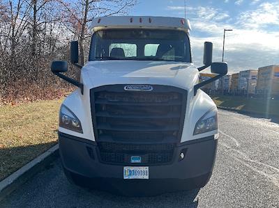 Used 2019 Freightliner Cascadia Detroit DD15AT Semi Truck for sale #235324 - photo 2