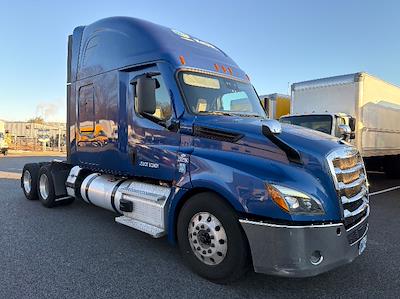Used 2021 Freightliner Cascadia Detroit DD15AT Semi Truck with Sleeper Cab for sale #235590 - photo 1