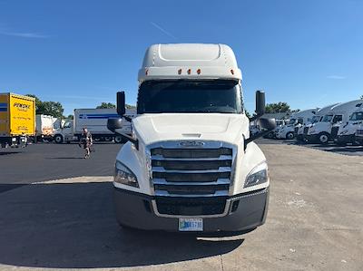 Used 2019 Freightliner Cascadia Detroit DD15AT Semi Truck with Sleeper Cab for sale #235661 - photo 2