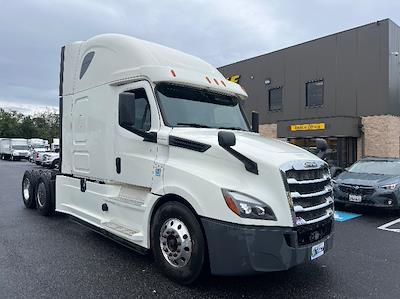 Used 2019 Freightliner Cascadia Detroit DD15AT Semi Truck with Sleeper Cab for sale #235666 - photo 1