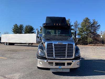 Used 2019 Freightliner Cascadia Detroit DD15AT Semi Truck for sale #236018 - photo 2