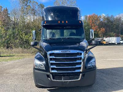 Used 2019 Freightliner Cascadia Detroit DD15AT Semi Truck for sale #237327 - photo 2