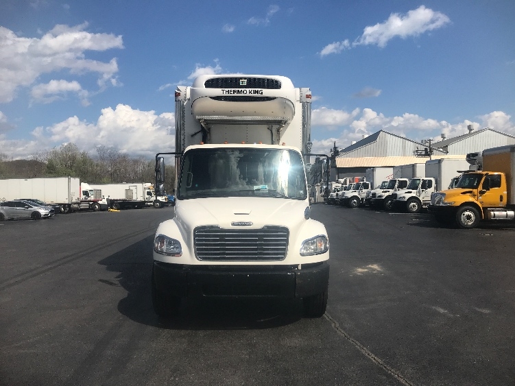 Used 2019 Freightliner M2 106 - photo 2
