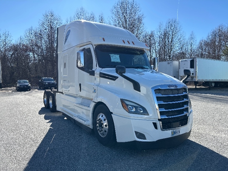 Used 2019 Freightliner Cascadia - photo 1