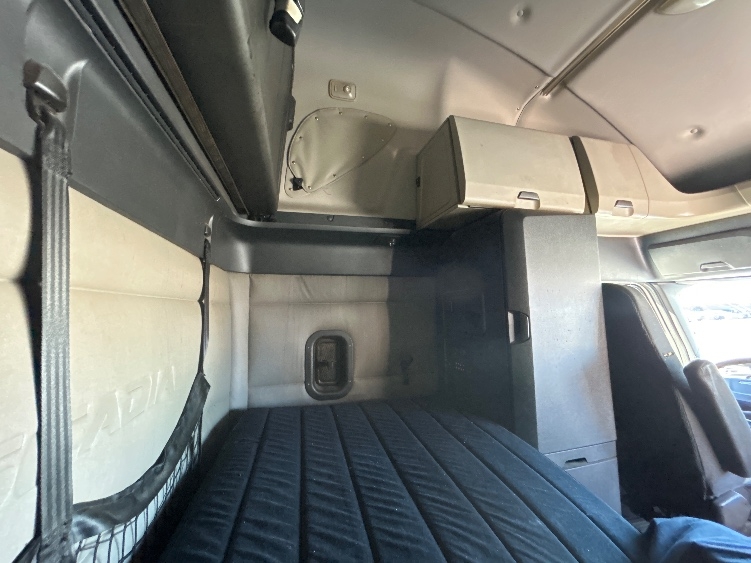 Used 2019 Freightliner Cascadia - photo 20