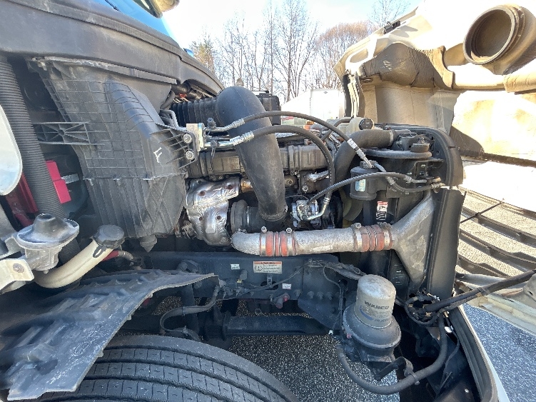 Used 2019 Freightliner Cascadia - photo 22