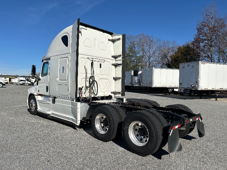 Used 2019 Freightliner Cascadia - photo 7