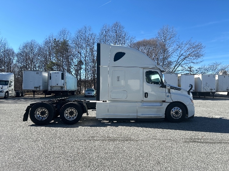 Used 2019 Freightliner Cascadia - photo 10