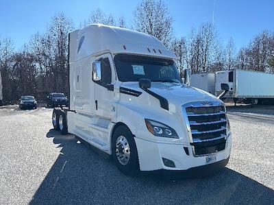Used 2019 Freightliner Cascadia Detroit DD15AT Semi Truck with Sleeper Cab for sale #238079 - photo 1