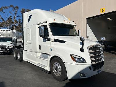 Used 2019 Freightliner Cascadia Detroit DD15AT Semi Truck with Sleeper Cab for sale #238143 - photo 1