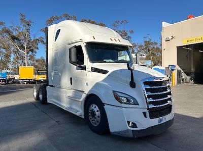 Used 2019 Freightliner Cascadia Detroit DD15AT Semi Truck with Sleeper Cab for sale #238144 - photo 1