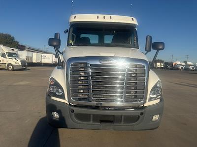 Used 2019 Freightliner Cascadia - photo 1