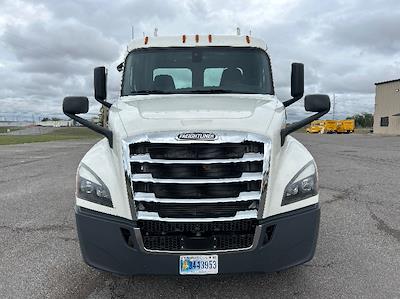 Used 2019 Freightliner Cascadia Detroit DD15AT Semi Truck for sale #241027 - photo 2