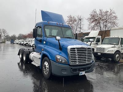 Used 2019 Freightliner Cascadia - photo 1