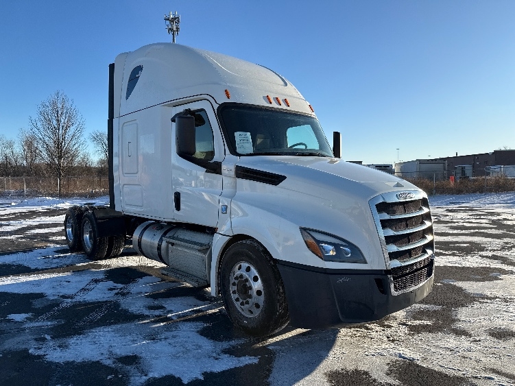 Used 2019 Freightliner Cascadia - photo 1