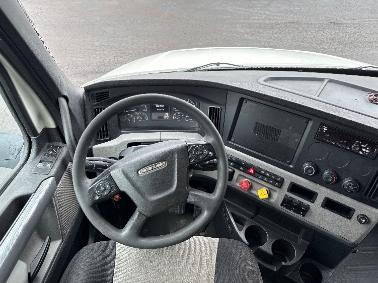 Used 2019 Freightliner Cascadia - photo 13