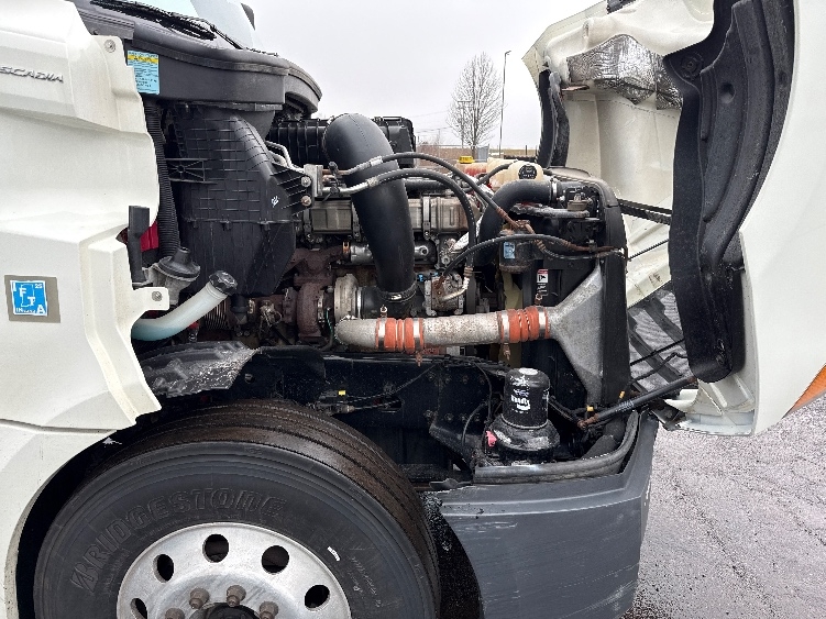 Used 2019 Freightliner Cascadia - photo 22