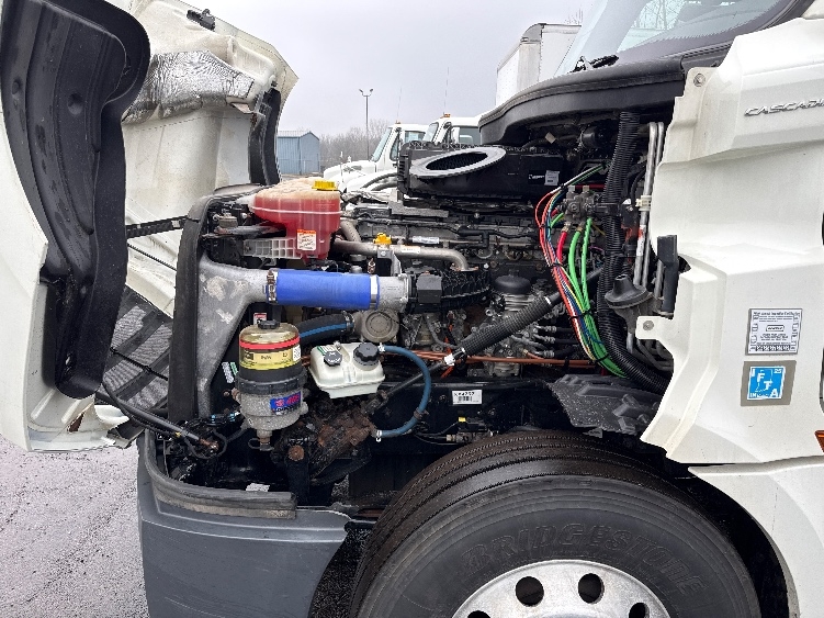 Used 2019 Freightliner Cascadia - photo 23