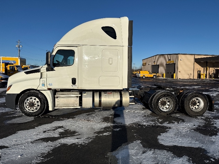 Used 2019 Freightliner Cascadia - photo 6