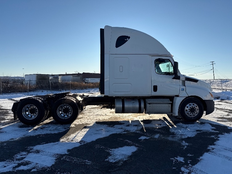 Used 2019 Freightliner Cascadia - photo 10