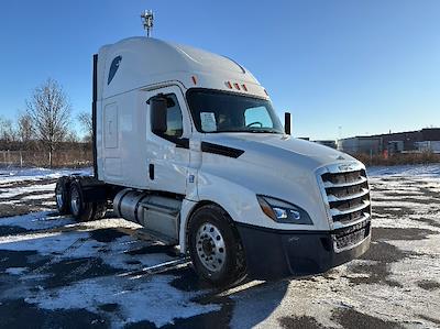 Used 2019 Freightliner Cascadia Detroit DD15AT Semi Truck with Sleeper Cab for sale #241660 - photo 1