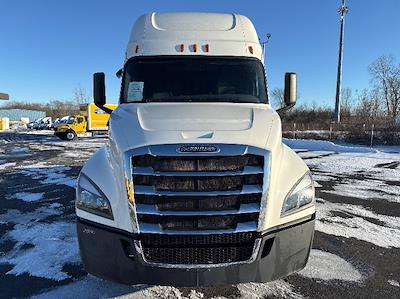 Used 2019 Freightliner Cascadia Detroit DD15AT Semi Truck with Sleeper Cab for sale #241660 - photo 2
