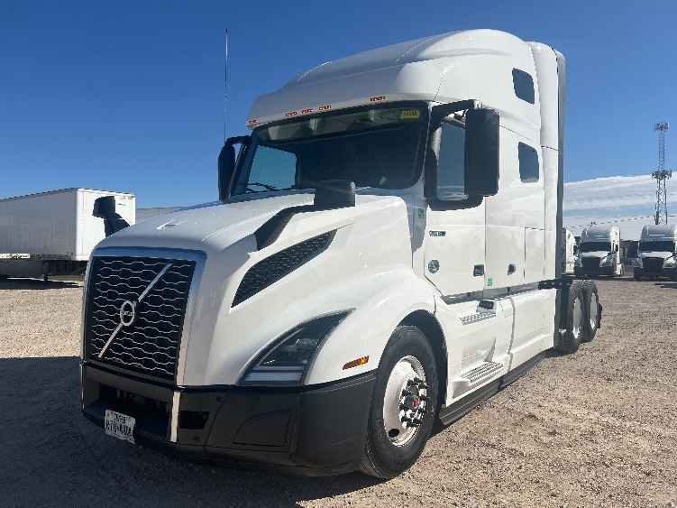 Used 2024 Volvo VNL - photo 5