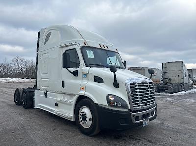 Used 2019 Freightliner Cascadia - photo 1