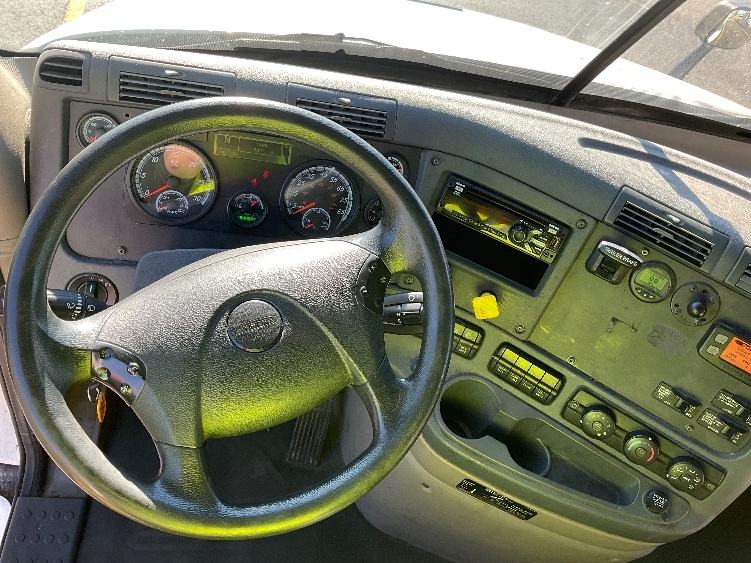 Used 2019 Freightliner Cascadia - photo 13