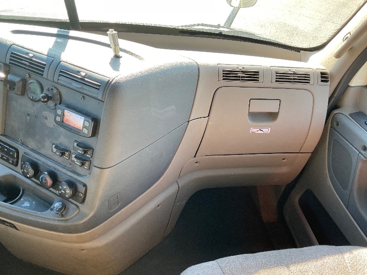 Used 2019 Freightliner Cascadia - photo 16
