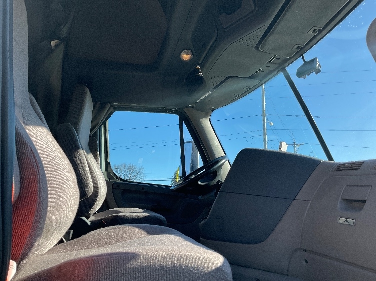 Used 2019 Freightliner Cascadia - photo 17