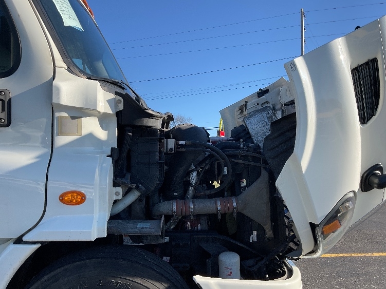 Used 2019 Freightliner Cascadia - photo 22
