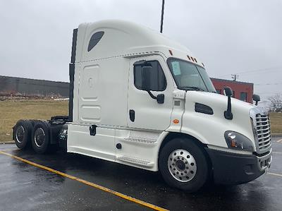 Used 2019 Freightliner Cascadia - photo 1