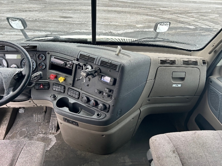 Used 2019 Freightliner Cascadia - photo 14