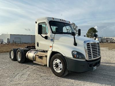 Used 2019 Freightliner Cascadia - photo 1