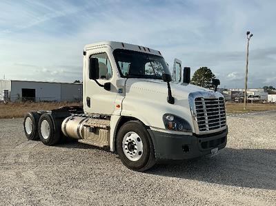 Used 2019 Freightliner Cascadia - photo 1