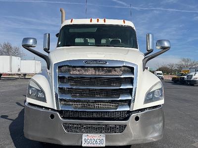 Used 2019 Freightliner Cascadia - photo 1