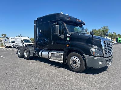Used 2019 Freightliner Cascadia - photo 1