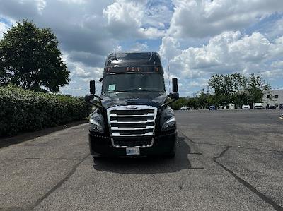 Used 2019 Freightliner Cascadia Detroit DD15AT Semi Truck with Sleeper Cab for sale #249069 - photo 2