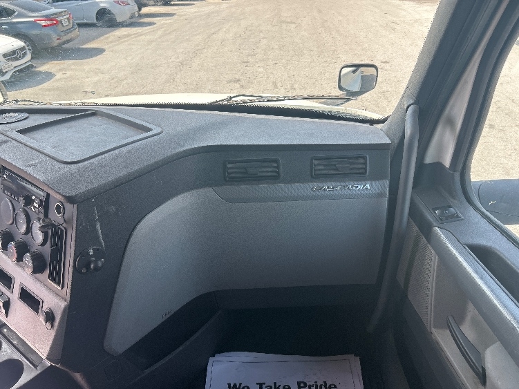 Used 2019 Freightliner Cascadia - photo 16