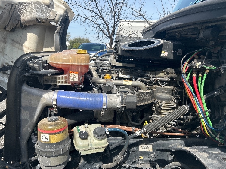 Used 2019 Freightliner Cascadia - photo 23
