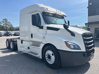 Used 2019 Freightliner Cascadia - photo 1