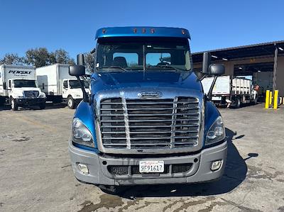 Used 2019 Freightliner Cascadia Detroit DD15AT Semi Truck for sale #249320 - photo 2