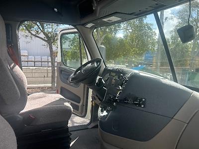 Used 2019 Freightliner Cascadia - photo 1