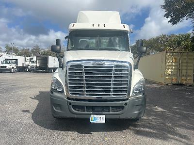 Used 2019 Freightliner Cascadia - photo 1