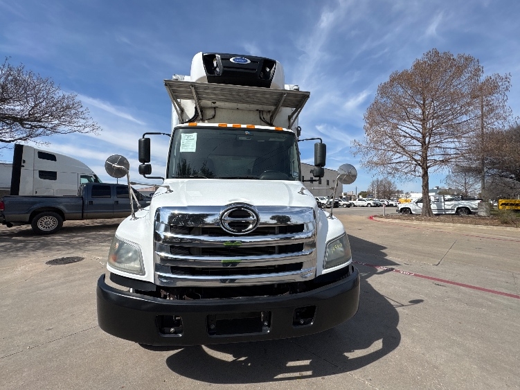 Used 2019 Hino 268A - photo 2