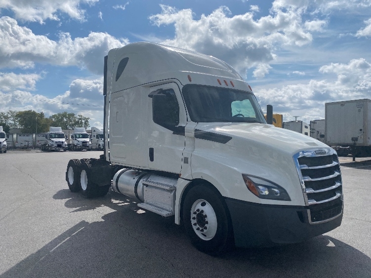 Used 2019 Freightliner Cascadia - photo 1